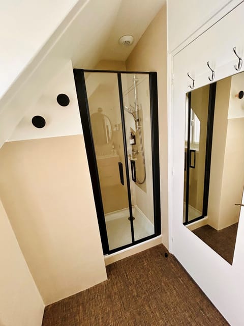 Triple Room, Courtyard View | Bathroom | Shower, free toiletries, hair dryer, towels