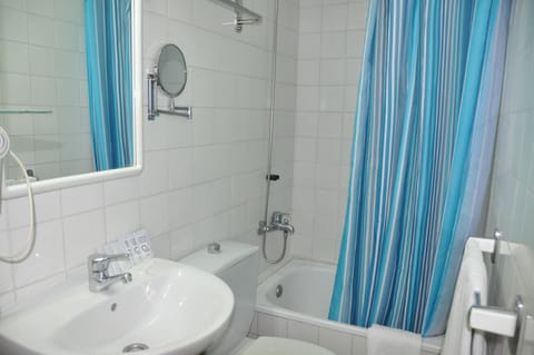 Triple Room, Balcony | Bathroom | Free toiletries, hair dryer, towels