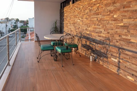 Traditional Apartment | Terrace/patio