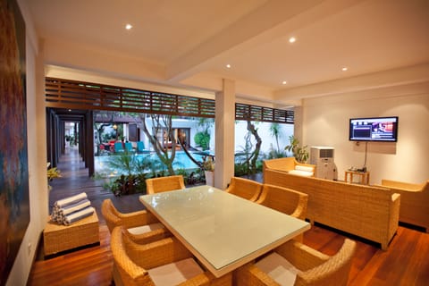 Villa, 6 Bedrooms | Living room | 42-inch flat-screen TV with cable channels, LED TV