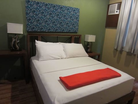 Standard Deluxe Room | Iron/ironing board, free WiFi, bed sheets