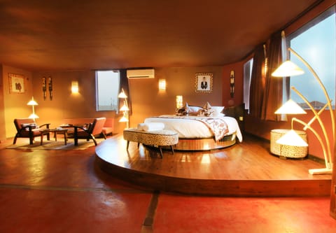 4 bedrooms, minibar, desk, free WiFi
