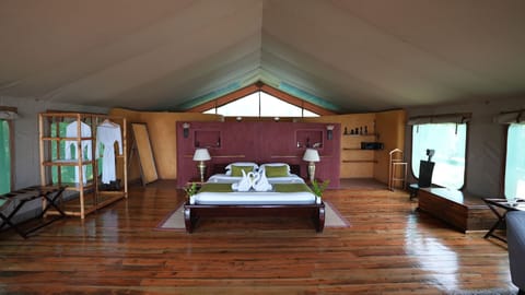 Premium Tent | Premium bedding, in-room safe, individually decorated