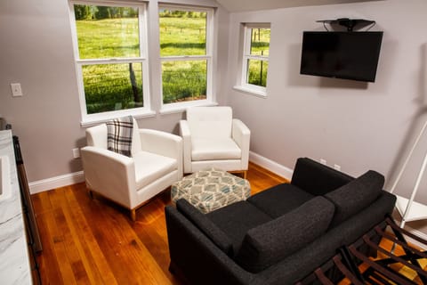 Family Studio Suite, Kitchen, Mountain View (Pet Free) | Soundproofing, iron/ironing board, free WiFi, bed sheets