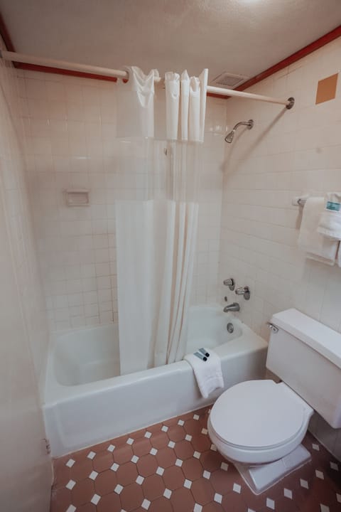 2 Queen Superior, Non Smoking | Bathroom | Combined shower/tub, free toiletries, hair dryer, towels