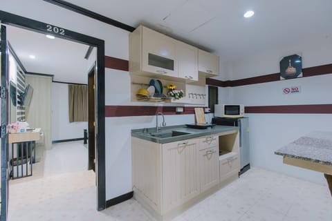 Standard Apartment, 2 Bedrooms, Kitchenette | Private kitchenette | Fridge, electric kettle