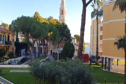 Region [summer] (>5 km)