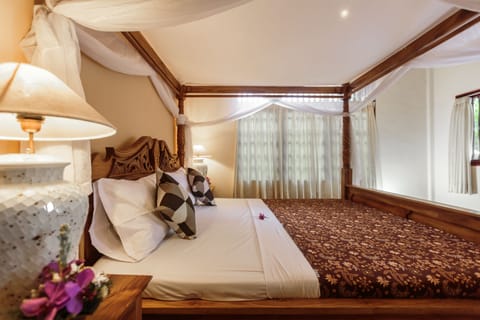 Individually decorated, individually furnished, desk, laptop workspace