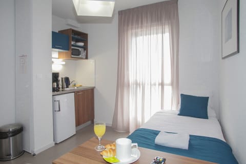 Desk, soundproofing, iron/ironing board, free WiFi