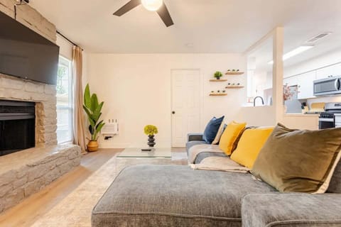 Home Decor, Indoors, Cushion, Appliance, Microwave