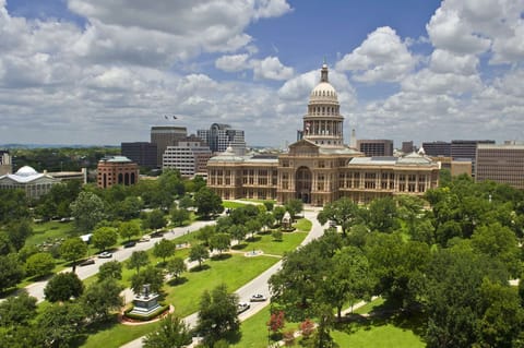 Texas State Capitol – Approx. 0.6 miles (~13-min walk)
