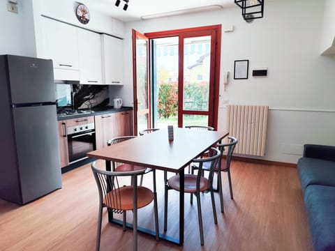 Apartment, 2 Bedrooms, City View | Dining room