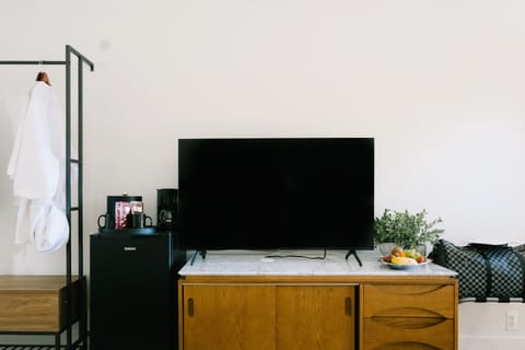 Laptop workspace, soundproofing, iron/ironing board, WiFi