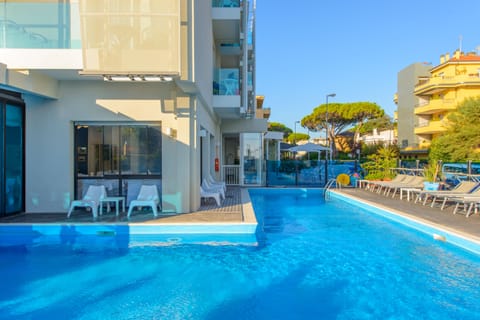 Outdoor pool, sun loungers