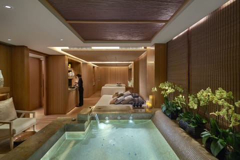 Couples treatment rooms, sauna, spa tub, steam room, Turkish bath