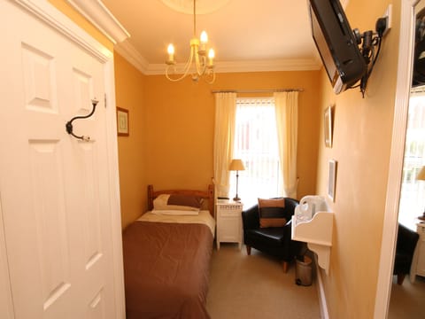 Standard Single Room, Shared Bathroom, Sea View | Desk, iron/ironing board, free WiFi, bed sheets