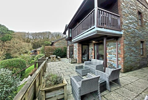 Langunnett Cottage, Looe: The name Langunnett means house in the woods, a fitting description for this peaceful retreat
