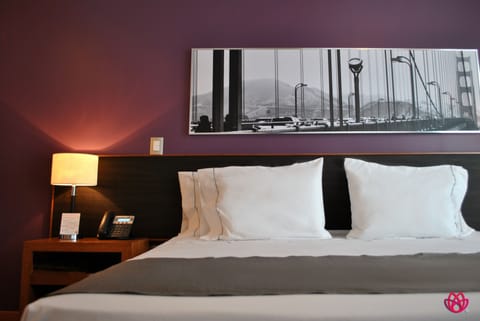 Standard Room, 1 King Bed | In-room safe, desk, iron/ironing board, free WiFi