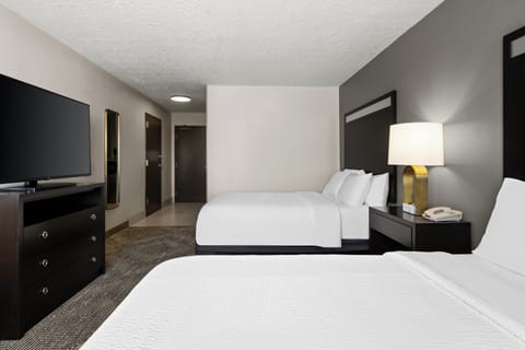 Standard Room, 2 Queen Beds, Accessible (Mobility, Accessible Tub) | Premium bedding, pillowtop beds, minibar, in-room safe