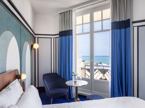 Deluxe Room, 1 Double Bed, Ocean View | Minibar, in-room safe, desk, blackout drapes