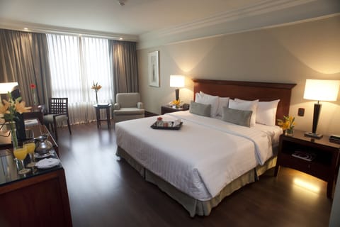 Executive Room, 1 King Bed | Egyptian cotton sheets, premium bedding, down comforters, pillowtop beds