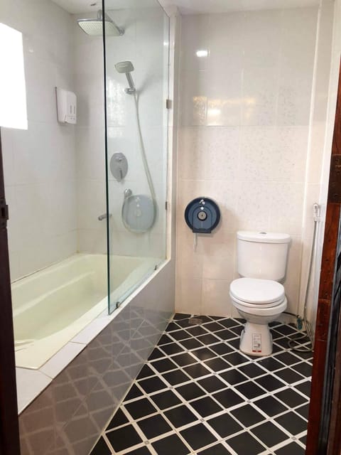 Superior Double Room | Bathroom | Free toiletries, bathrobes, slippers, towels