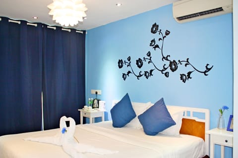 Premium Room, 1 King Bed | In-room safe, desk, iron/ironing board, free WiFi