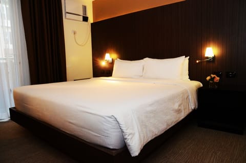 Superior Room, 1 King Bed | Premium bedding, minibar, desk, blackout drapes