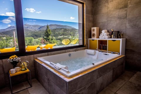 Indoor spa tub