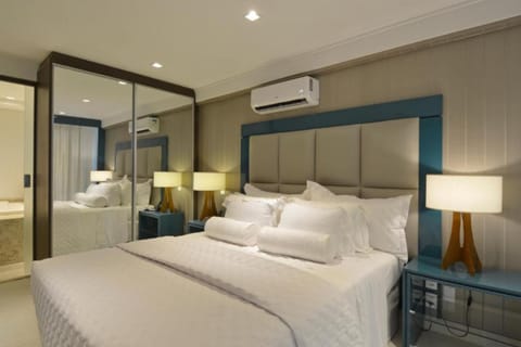 Suite Frente Mar | Minibar, in-room safe, individually furnished, desk