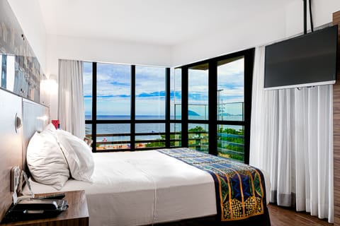 Premium Double Room, Sea View | Minibar, in-room safe, individually decorated, individually furnished