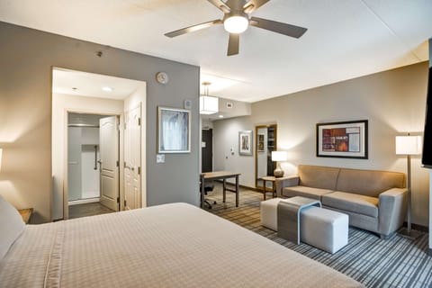 Studio Suite, 1 King Bed, Non Smoking | Premium bedding, in-room safe, individually decorated