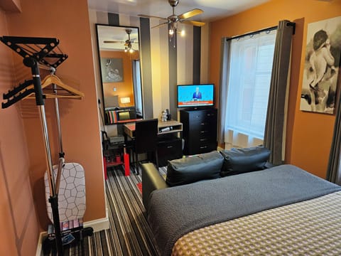 Superior Double Room, Ensuite | Individually decorated, individually furnished, desk, laptop workspace