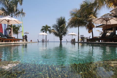 Outdoor pool, sun loungers