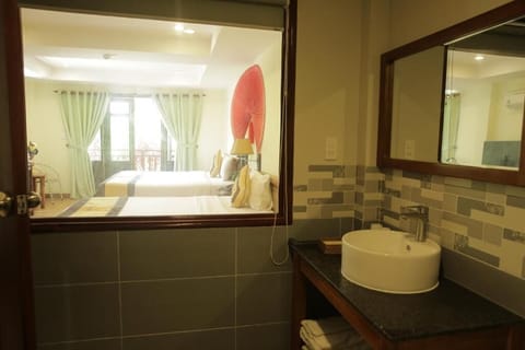 Family Triple Room | Bathroom | Deep soaking tub, rainfall showerhead, free toiletries, hair dryer