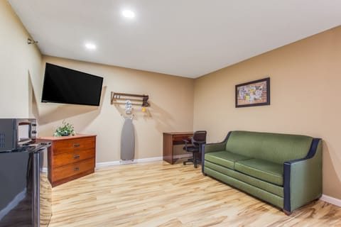 Suite, 1 King Bed with Sofa bed, Non Smoking | Iron/ironing board, free cribs/infant beds, rollaway beds, free WiFi