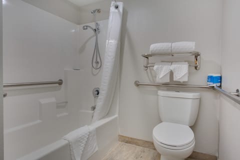 Standard Room, 1 Queen Bed, Accessible, Bathtub | Bathroom | Combined shower/tub, hair dryer, towels