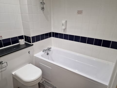 Standard Double Room | Bathroom | Combined shower/tub, hair dryer, towels