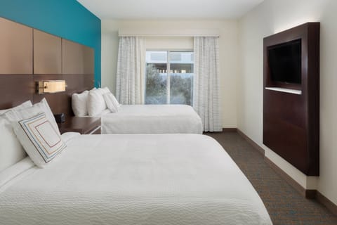 Suite, 1 Bedroom | Hypo-allergenic bedding, in-room safe, desk, blackout drapes