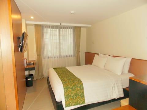 Superior Room, Pool View | Premium bedding, Select Comfort beds, in-room safe, desk