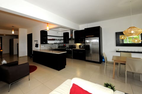 Luxury Room | Private kitchen | Fridge, microwave, oven, stovetop