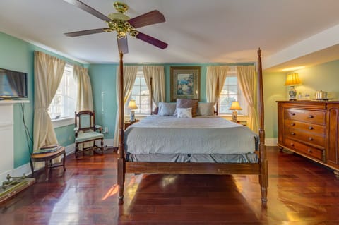 Camellia Room | 1 bedroom, premium bedding, free minibar, individually decorated