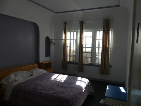 Economy Single Room, 1 Double Bed, Shared Bathroom | Free WiFi, bed sheets