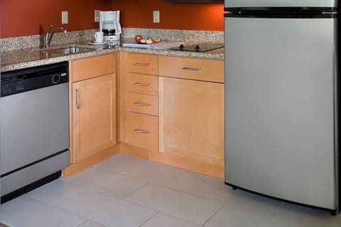 Full-size fridge, microwave, stovetop, dishwasher