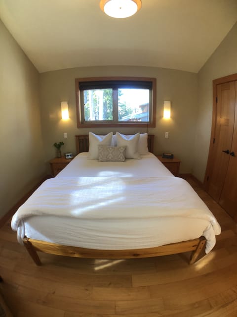 Black Bear Suite | Premium bedding, soundproofing, free WiFi, bed sheets
