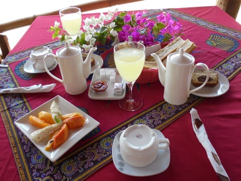 Daily continental breakfast (EUR 3.5 per person)