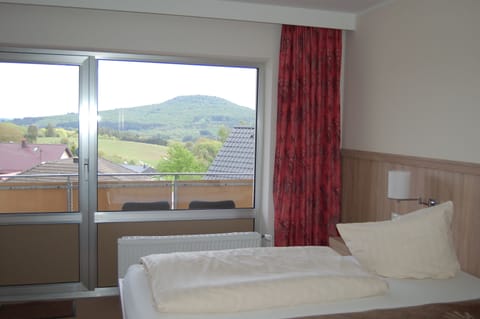 Double Room, Balcony | Hypo-allergenic bedding, in-room safe, blackout drapes, free WiFi