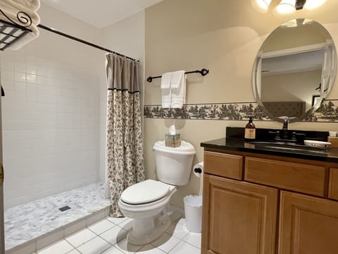 Room 206 | Bathroom | Shower, designer toiletries, hair dryer, towels