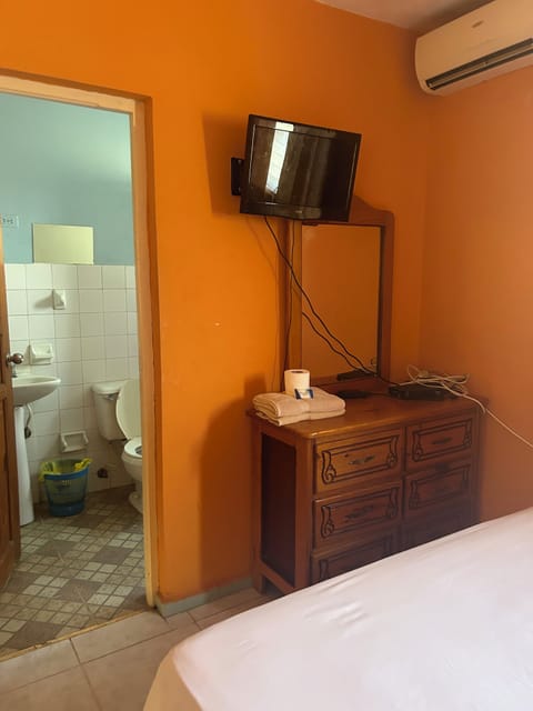 Deluxe Double or Twin Room | Bathroom | Shower, towels, soap, toilet paper