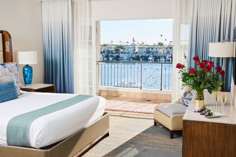 Bay view King Bed Room | In-room dining